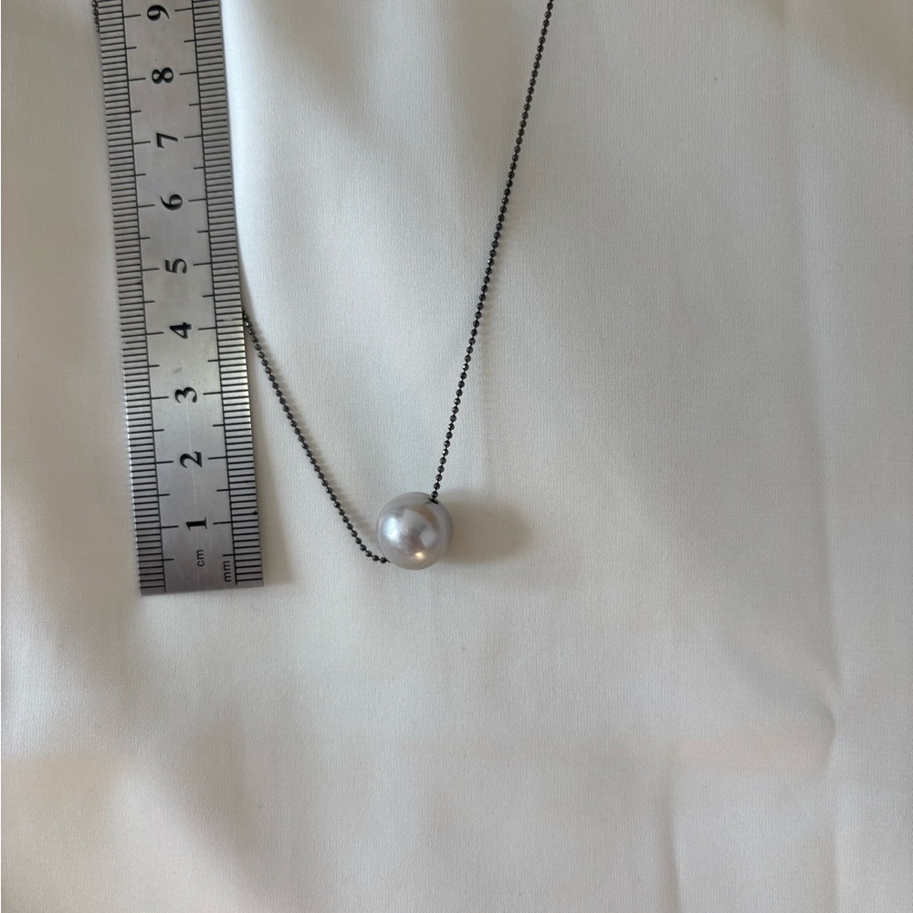 Large light grey high quality Tahitian pearl on Sterling Silver (oxidized) chain